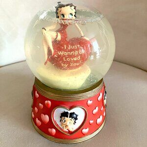 The San Francisco Music Box Company Betty Boop Heart Waterglobe Music 2005